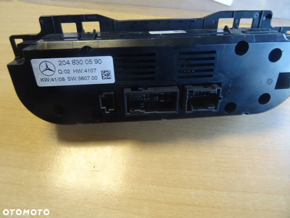 Mercedes W204 klimapanel A2048300590 – originalmærkat og stik