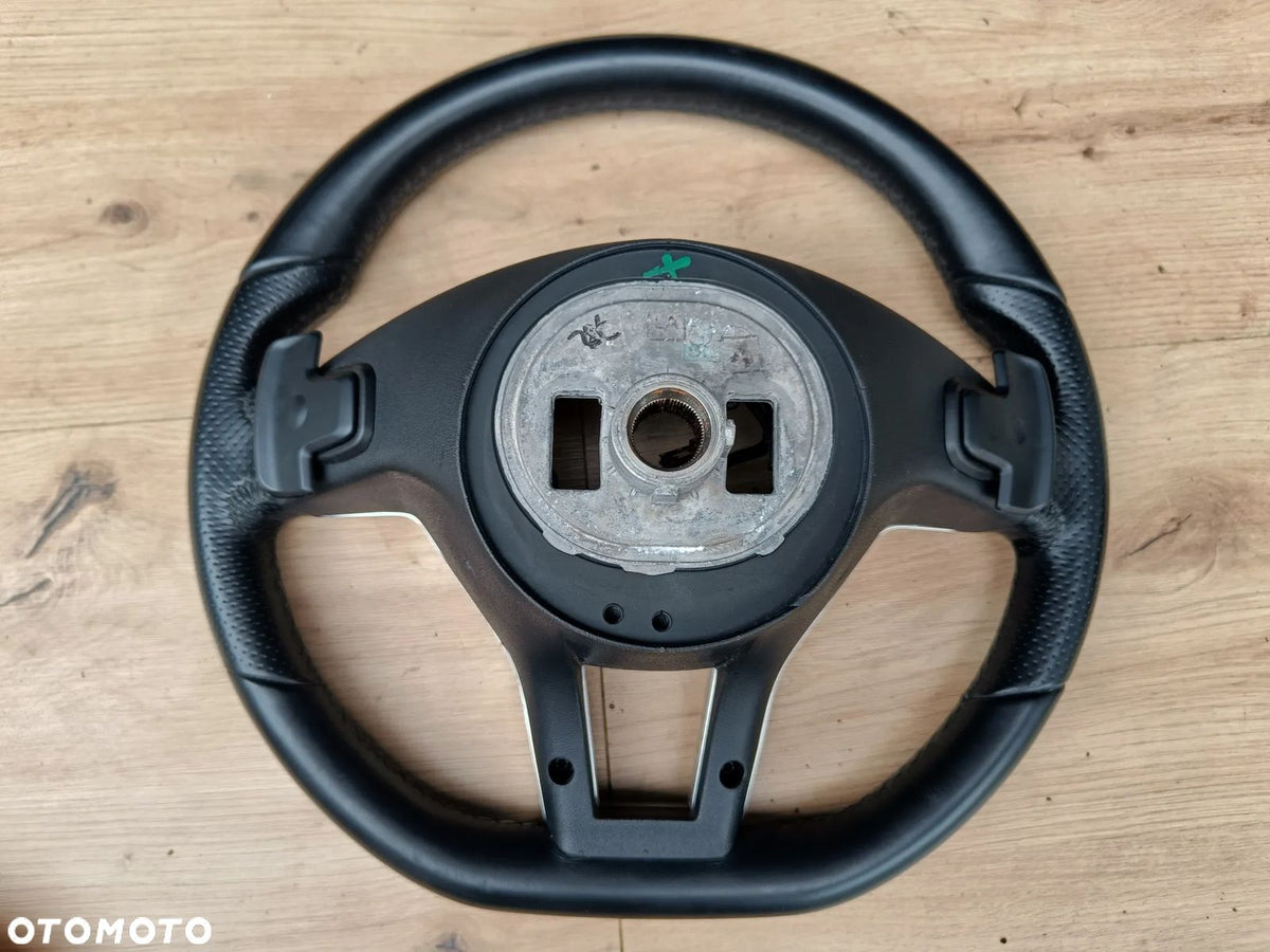 Mercedes AMG-rat – bagside og begge padler