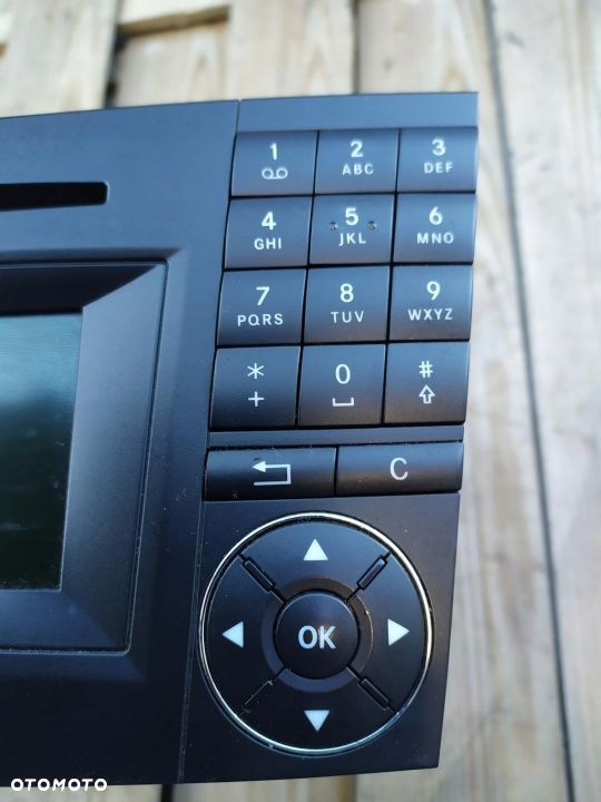 Taltaster og højre betjening på original Mercedes W211 radio