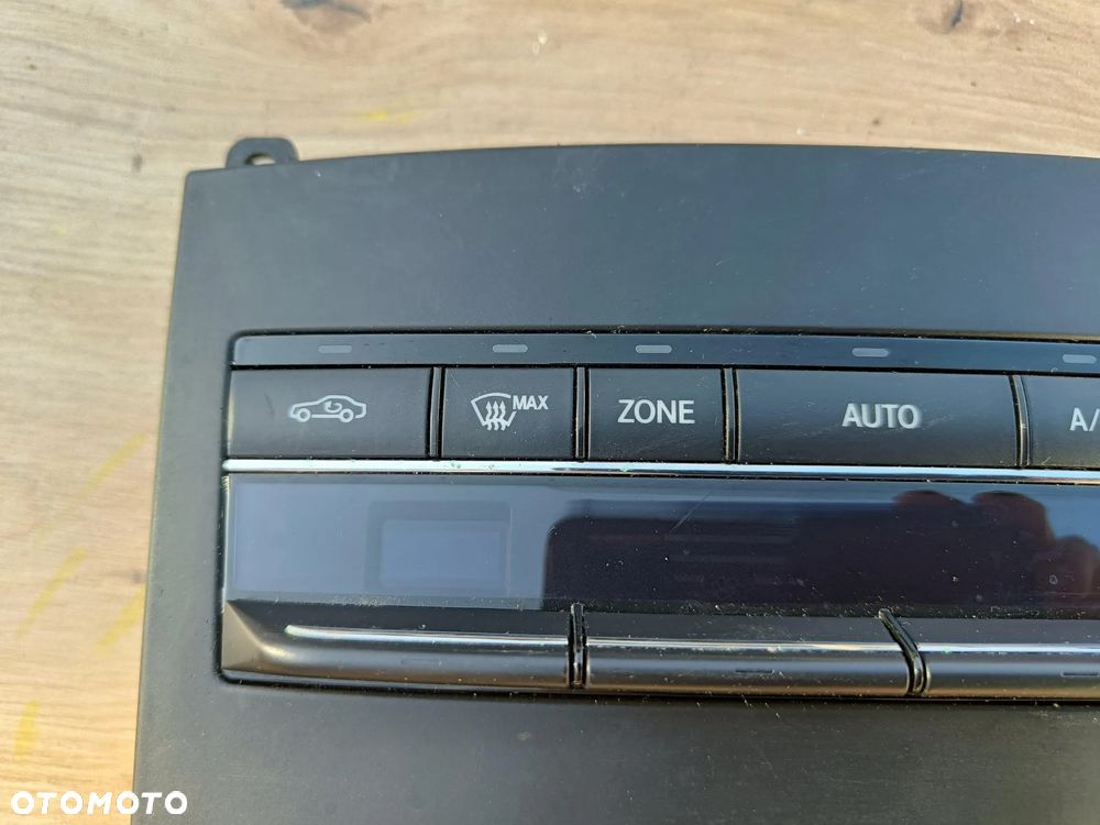 Mercedes W212 klimapanel A2129007404 – nærbillede af knapper og brugsspor