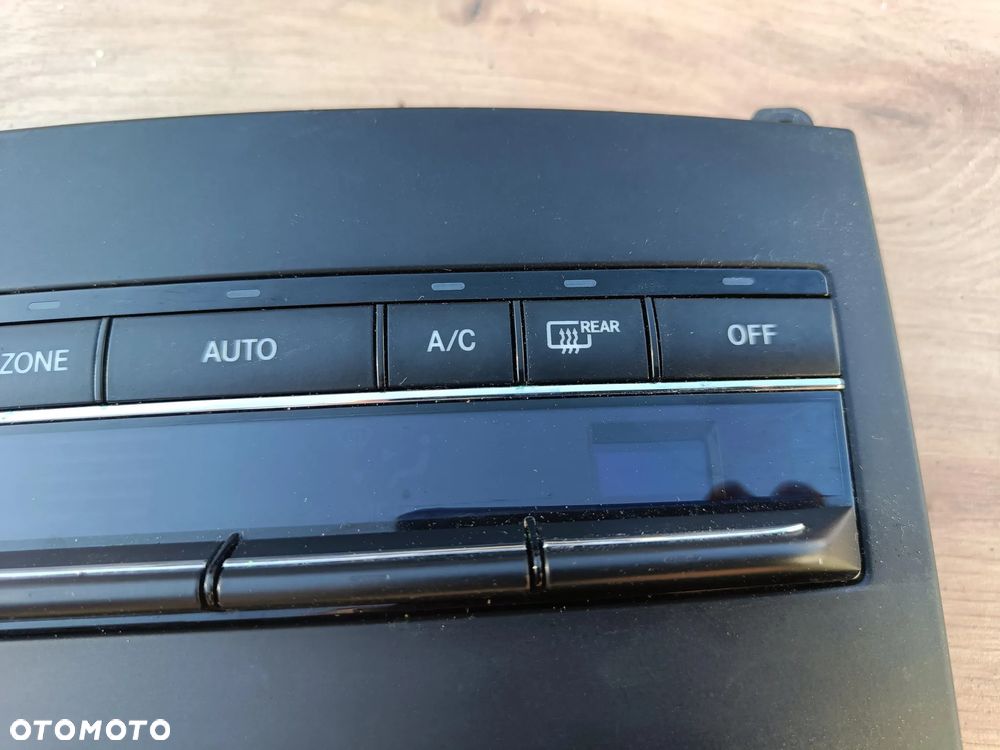 Mercedes W212 klimapanel A2129007404 – nærbillede af knapper og brugsspor