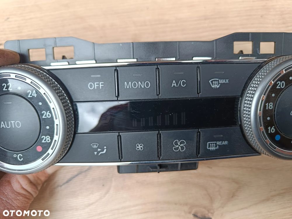 Mercedes X204 klimapanel A2048304190 – detalje
