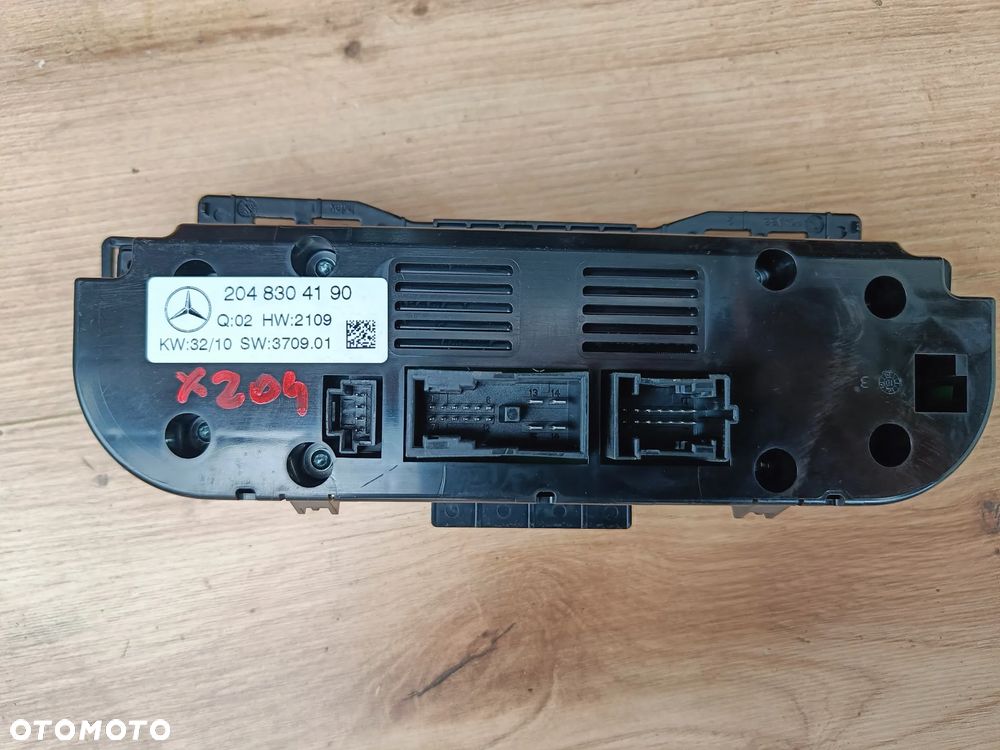 Mercedes X204 klimapanel A2048304190 – originalmærkat og stik