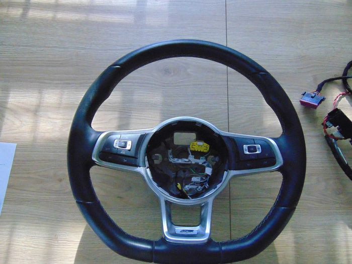 VW Passat B8 R-Line-rat med DSG-pal­er – 5G0419091JG, rund airbagåbning