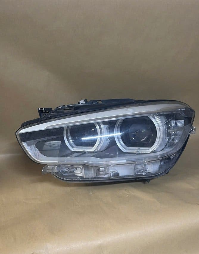 BMW F20/F21 LCI – venstre Adaptive LED-forlygte EU, 7492941-01, med glasskade – originalfoto 3