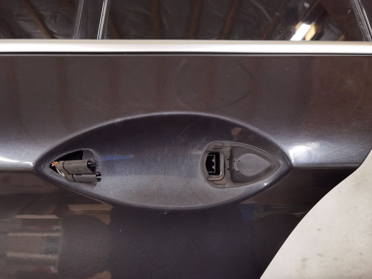 BMW F11 Touring før LCI – venstre bagdør B90 med glas, rudehejs og lås, uden greb – originalfoto 4, faktisk stand bevaret