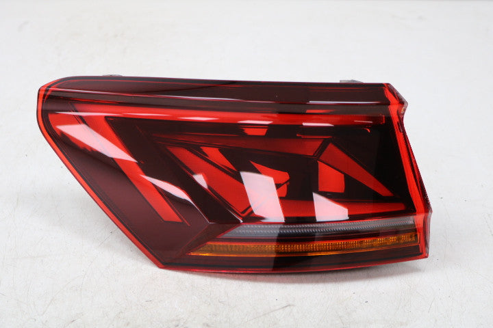 VW Touareg III venstre LED-baglygte – 760945207B, brugt
