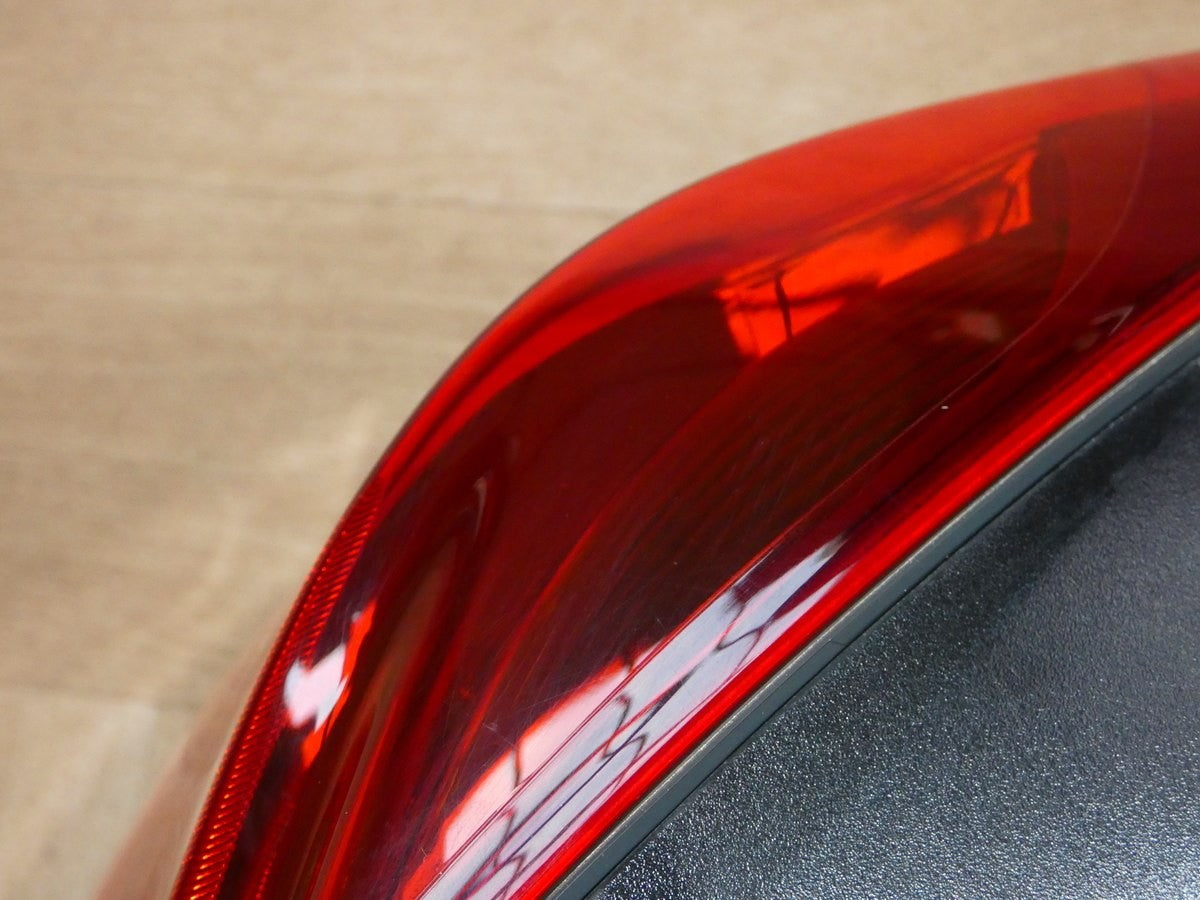 BMW F20/F21 LCI Blackline – venstre udvendig LED-baglygte, 7456501-03 – originalfoto 3: faktisk stand og OEM-mærkning bevaret