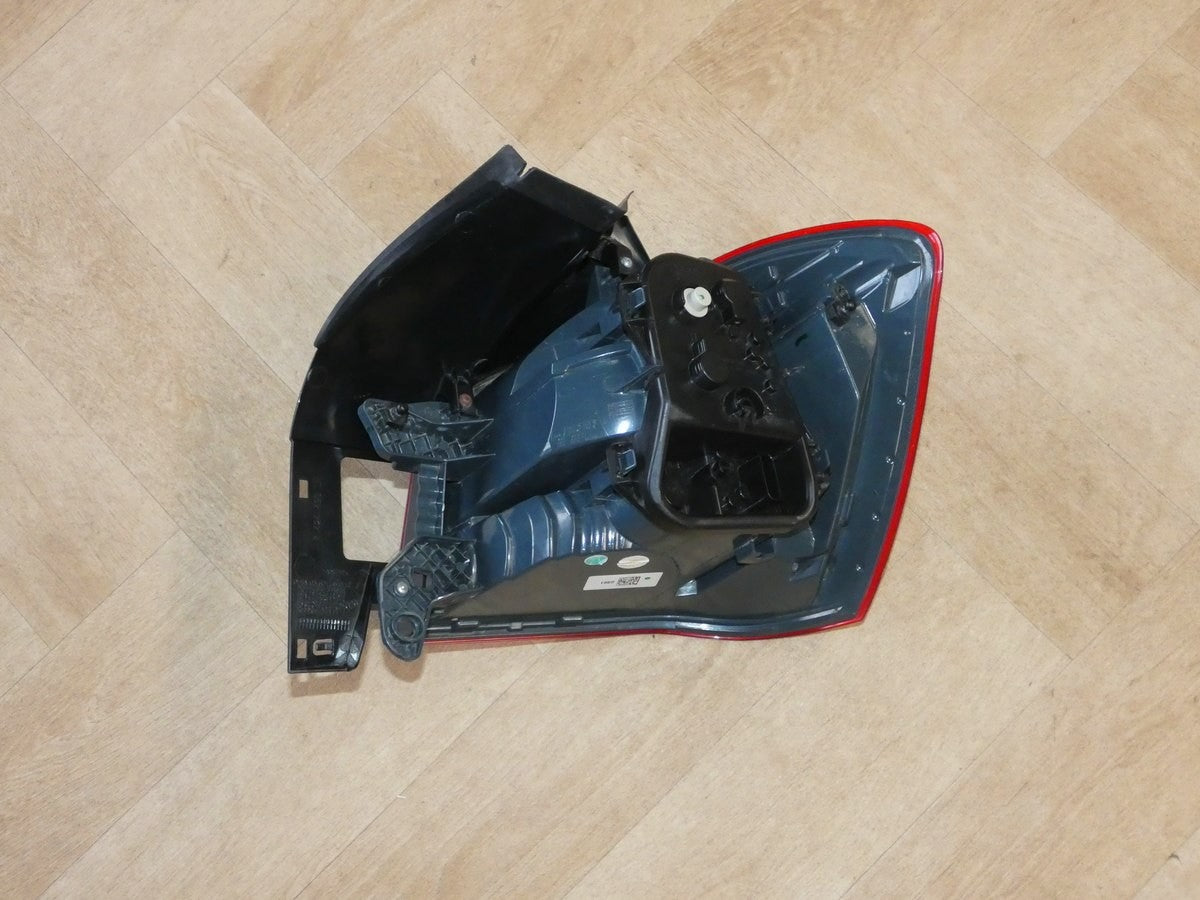 BMW F20/F21 LCI Blackline – venstre udvendig LED-baglygte, 7456501-03 – originalfoto 5: faktisk stand og OEM-mærkning bevaret