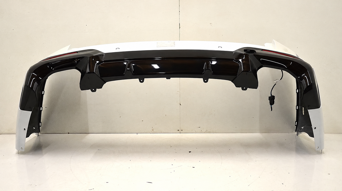 BMW X3 G01 LCI – bagkofanger med sort underdel og reflekser, hvid 300 – stand og skader