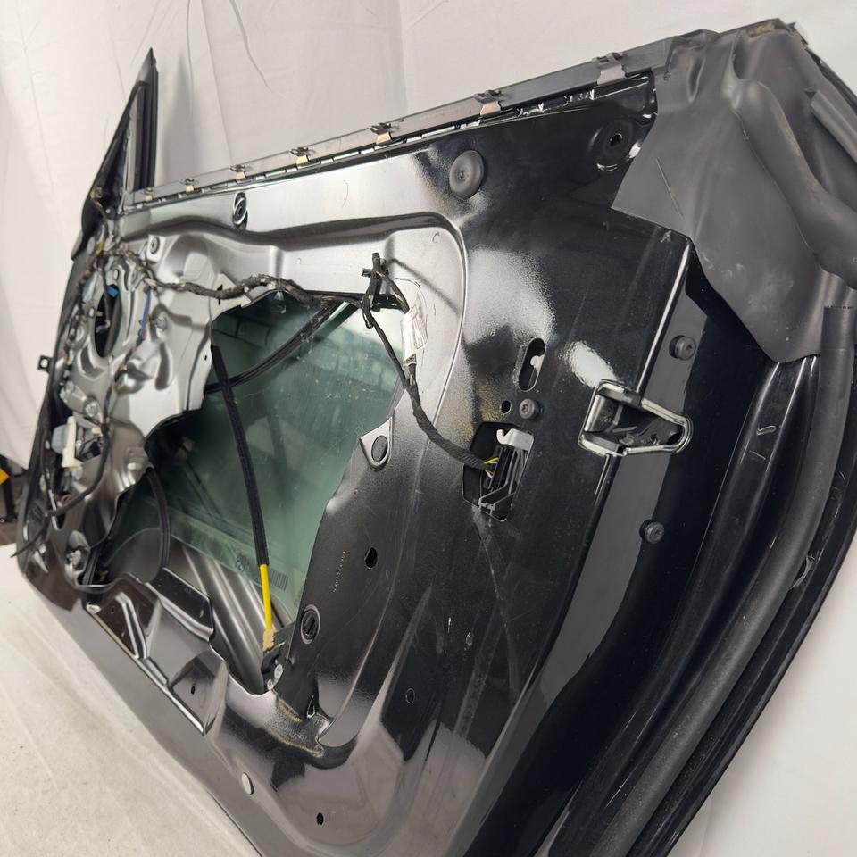 BMW F21 LCI – højre fordør i sort med rude og mekanik, uden spejl og dørbeklædning – foto 6