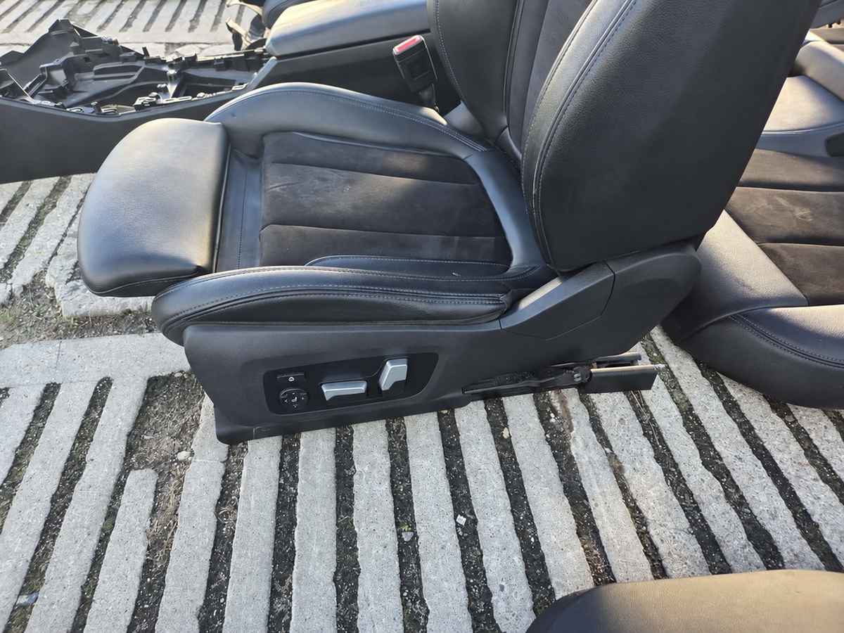 BMW G20 Sedan – sportskabine med el, memory og annonceret varme, brugt – elkontakter