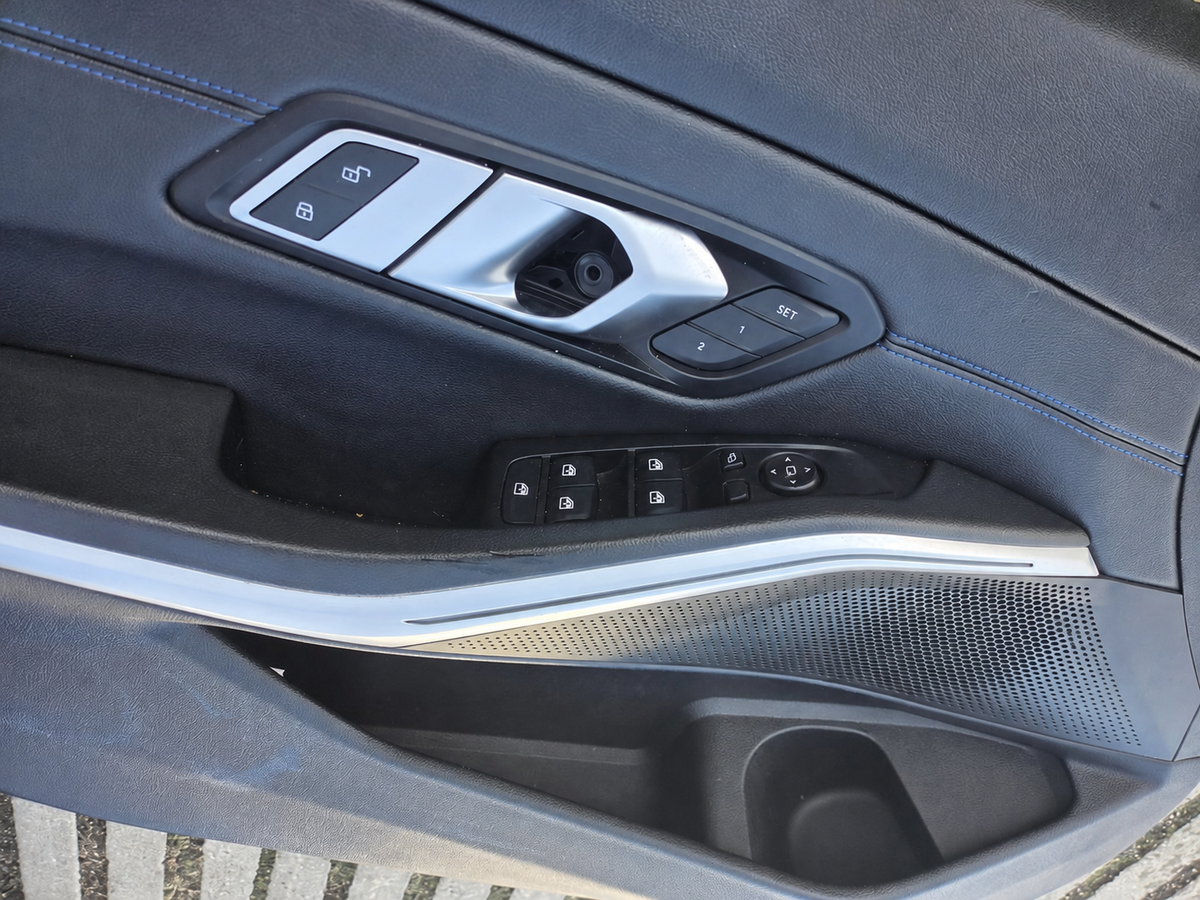 BMW G20 Sedan – sportskabine med el, memory og annonceret varme, brugt – memoryknapper