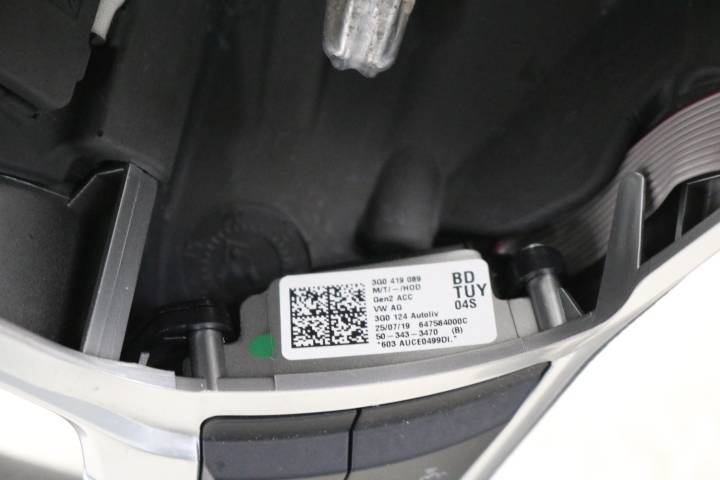 VW Passat B8 facelift R-Line-rat med knapper og skiftepal­er – 3G0419089BD – faktisk leverandørvare, foto 4
