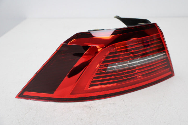 VW Passat B8 sedan venstre ydre baglygte – 3G5945207C – originalfoto 3 af den konkrete vare