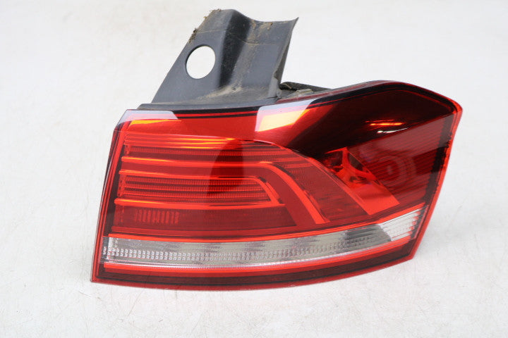 VW Passat B8 Variant højre ydre LED-baglygte – 3G9945096D