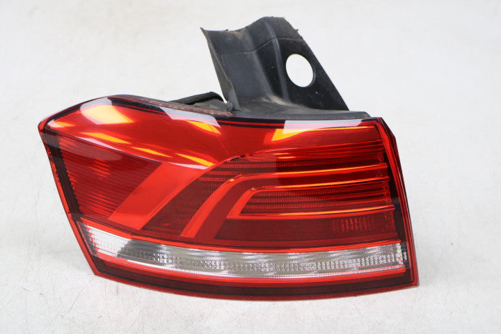 VW Passat B8 Variant venstre ydre LED-baglygte – 3G9945095D