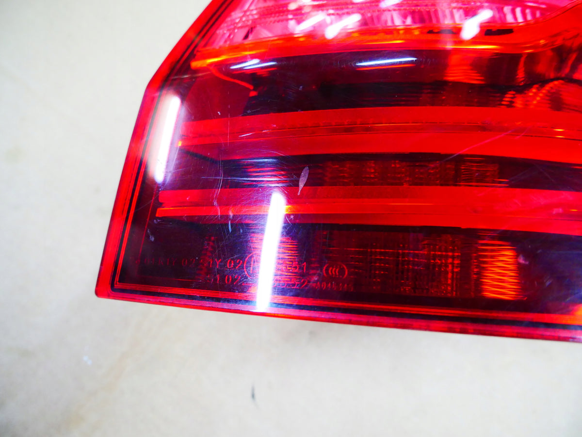 BMW F11 Touring LCI højre ydre LED-baglygte – EU, 7370346, ridset glas – originalfoto 4