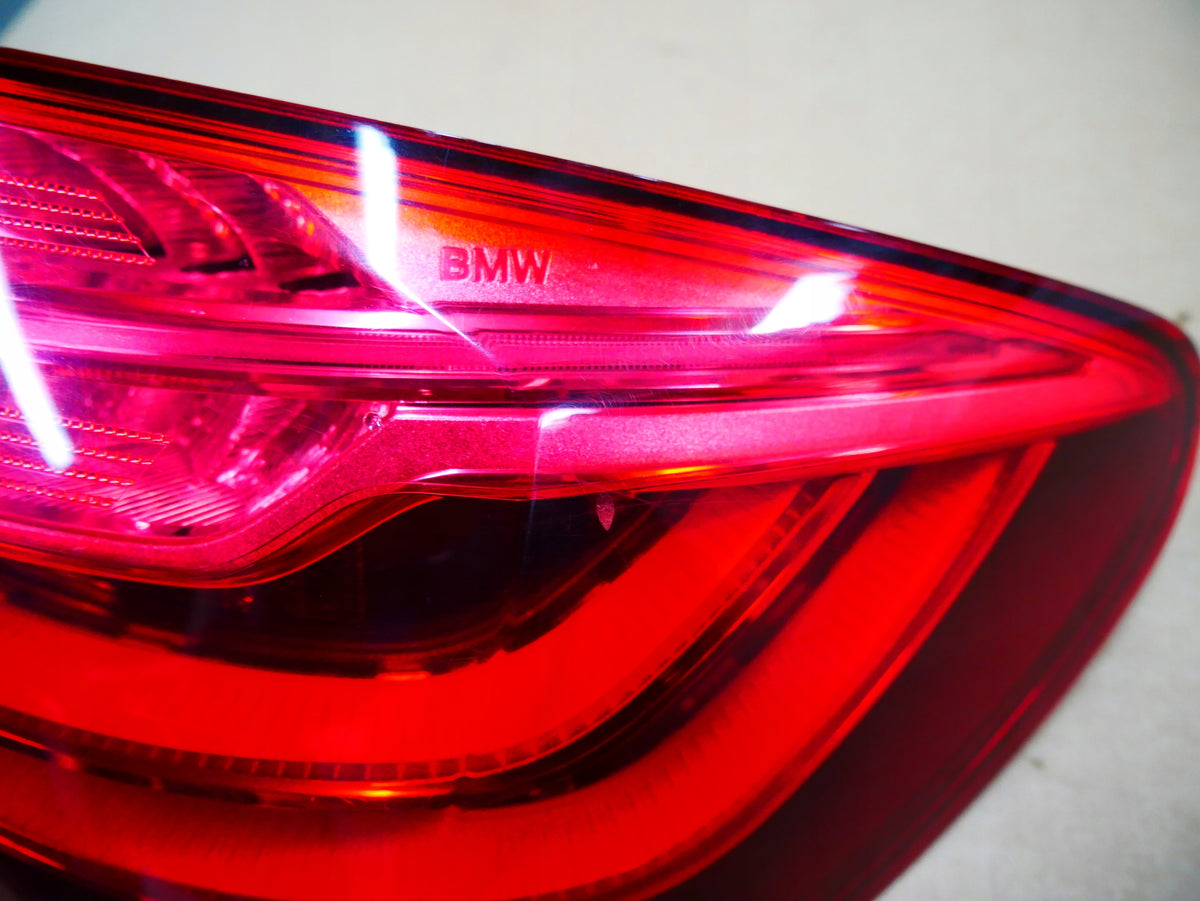 BMW F11 Touring LCI højre ydre LED-baglygte – EU, 7370346, ridset glas – originalfoto 5