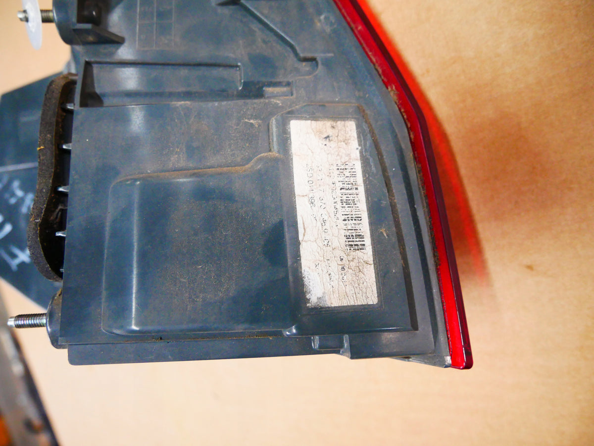 BMW F11 Touring LCI højre ydre LED-baglygte – EU, 7370346, ridset glas – originalfoto 7