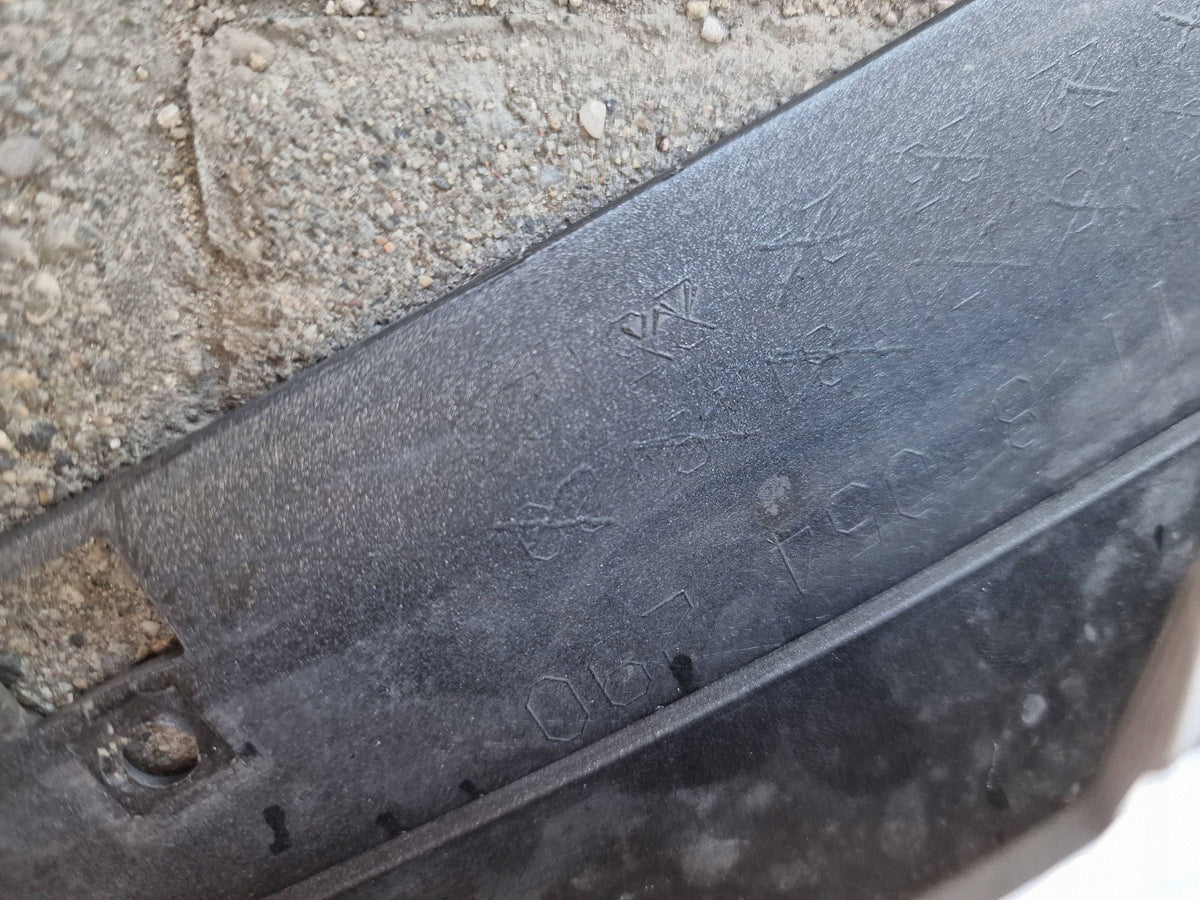 BMW M4 F82 – forkofangerskal med PDC-huller, 8054290 – repareret – foto 5