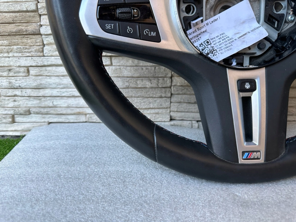 BMW M5 F90 – M-læderrat med varme, M1/M2 og skiftepaler – uden airbag – foto 3, konkret brugt del; stand og mærkninger bevaret