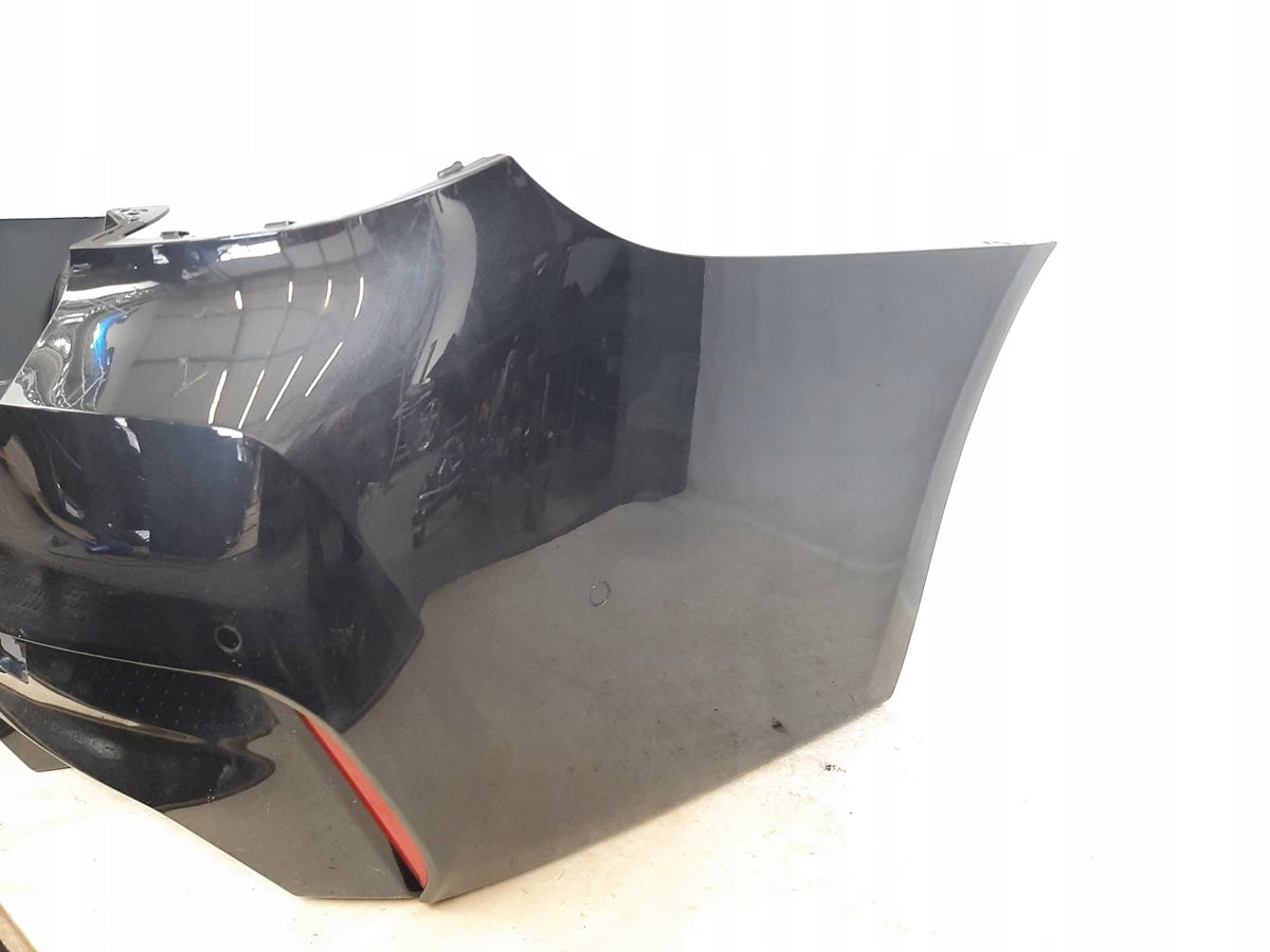 BMW M5 F90 LCI – bagkofanger, A90, med diffuser og reflekser – foto 2, konkret brugt del; stand og mærkninger bevaret