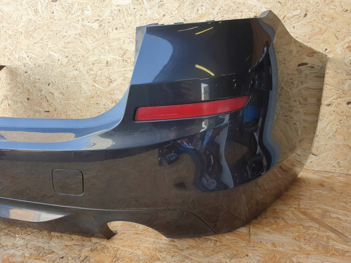 BMW 5-serie G31 Touring – standard bagkofanger med 4 PDC og ledningsnet – Side med refleks og lakflade