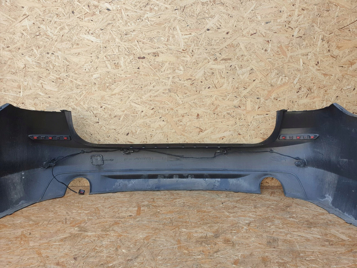 BMW 5-serie G31 Touring – standard bagkofanger med 4 PDC og ledningsnet – Bagside med fire PDC-sensorer og ledningsnet