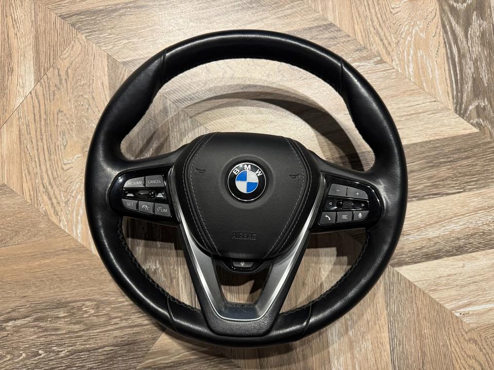 BMW G30/G31 – sportsrat med varme, ACC-knapper og airbag, brugt