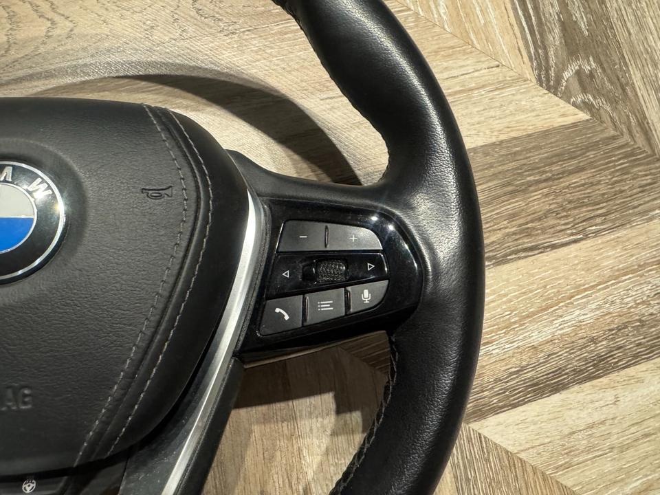 BMW G30/G31 – sportsrat med varme, ACC-knapper og airbag, brugt – originalfoto 5
