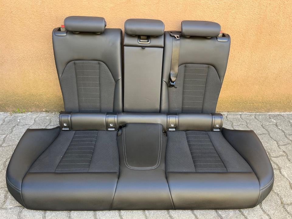 BMW G21 Touring 2022 – sort kombinationsindtræk med sportsforsæder, bagsæde og fire dørbeklædninger – foto 5