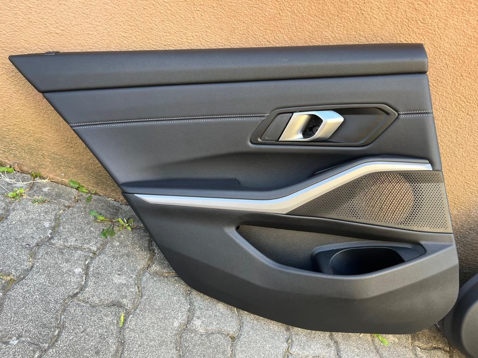 BMW G21 Touring 2022 – sort kombinationsindtræk med sportsforsæder, bagsæde og fire dørbeklædninger – foto 8