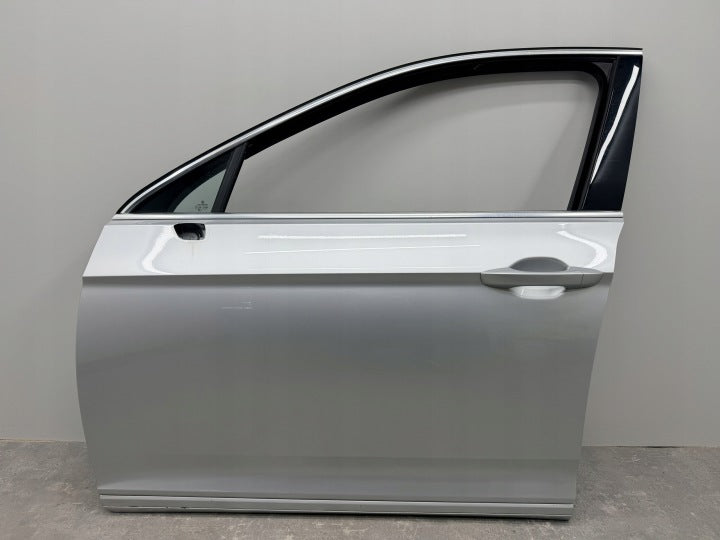 VW Passat B8 – venstre fordør med rude og greb, LA7W