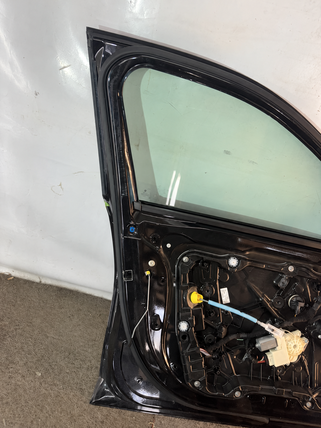 BMW G20/G21 – venstre fordør BM-0216 med rude, buler og ridser – foto 6