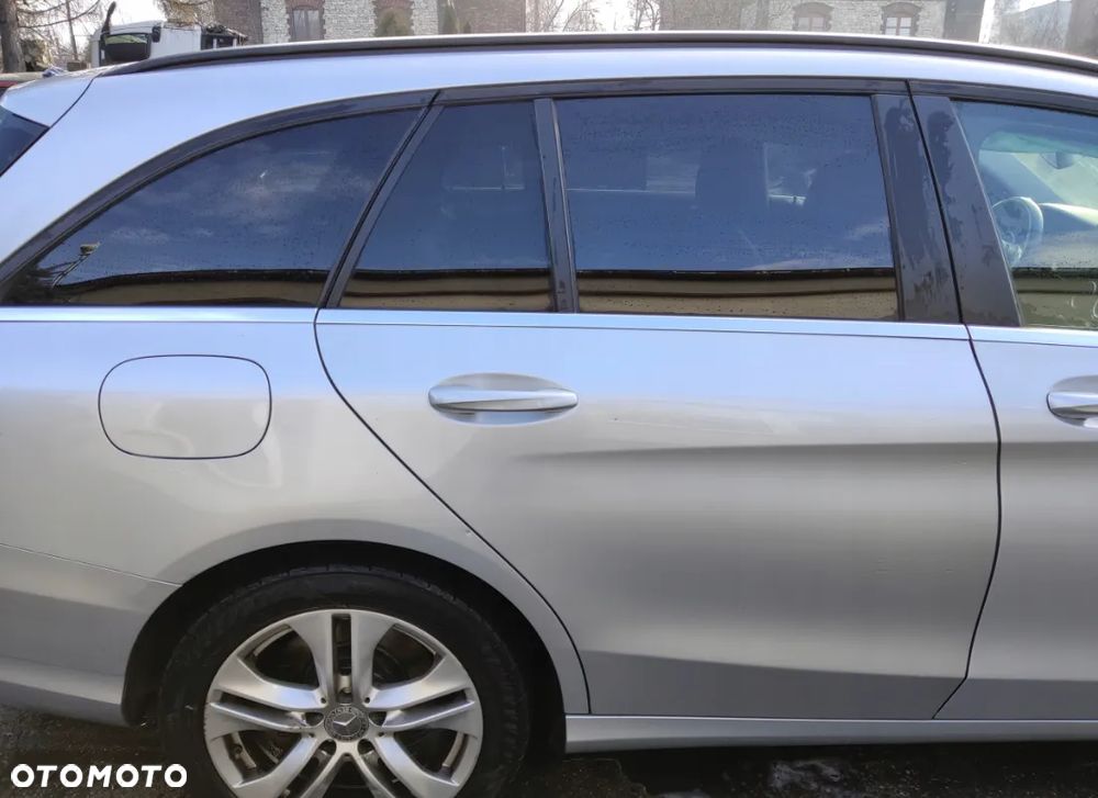 Mercedes C-Klasse S205 stationcar – højre bagdør, farve 775