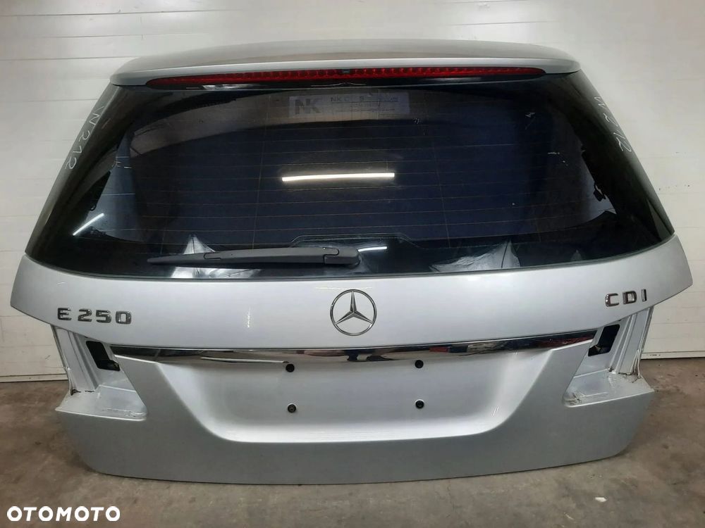 Mercedes E-Klasse S212 – bagklap med rude, lak 775