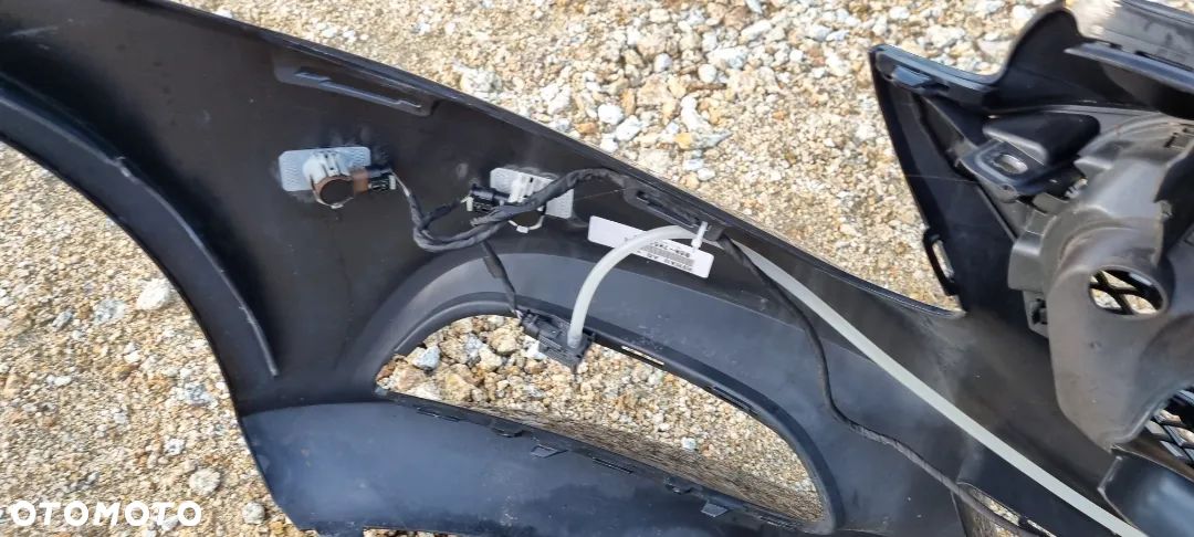 Mercedes W205 forkofanger A2058850125 – bagside med sensorholdere og monteringspunkter