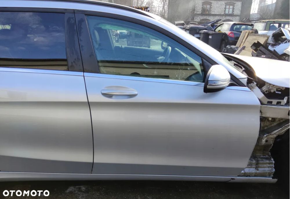 Mercedes C-Klasse S205 – højre fordør, farve 775