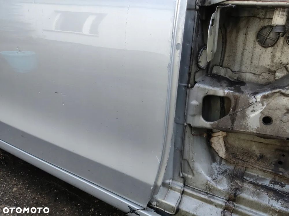 Mercedes C-Klasse S205 – højre fordør, farve 775