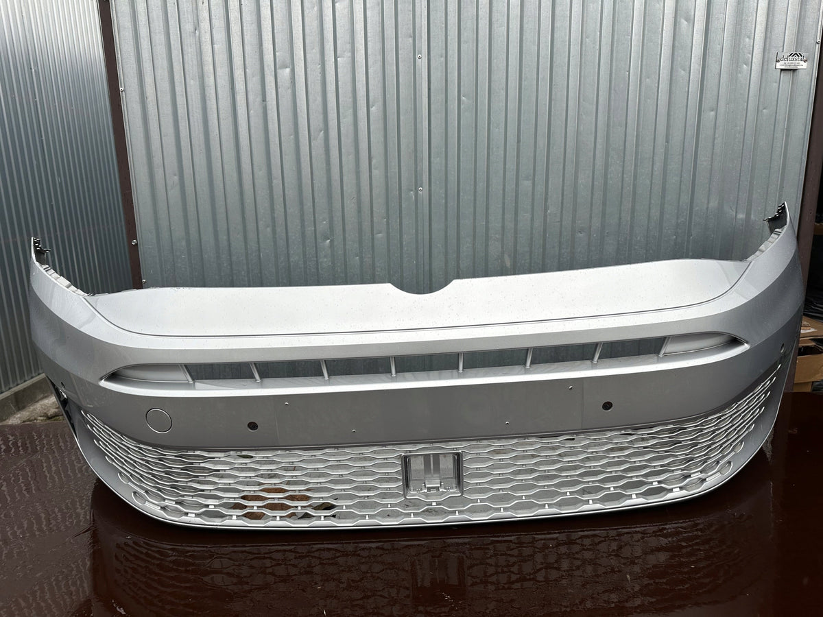 Originalfoto af den konkrete brugte del – VW Caddy forkofanger med PDC-huller – brugt