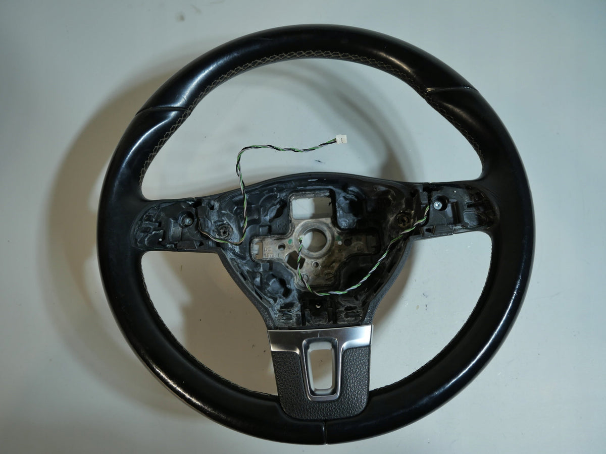 Originalfoto af den konkrete brugte del – VW Passat B7 læderrat – brugt