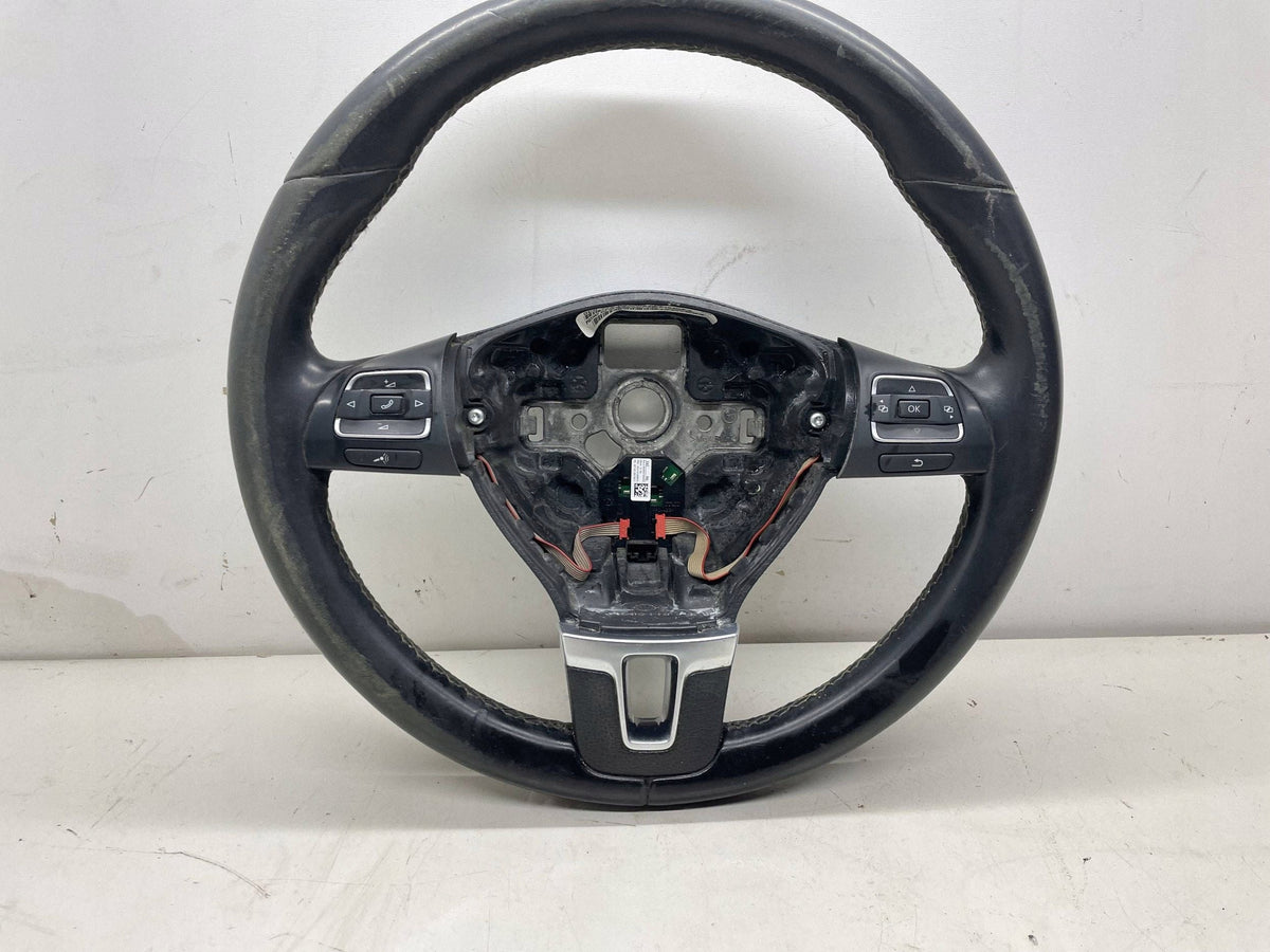 Originalfoto af den konkrete brugte del – VW Jetta VI læderrat 5C0419091AK – brugt
