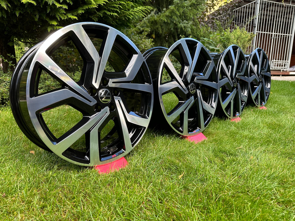 Originalfoto 1 – VW Polo VI Brescia 18" fælge, sort med poleret front